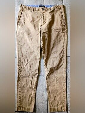 Banana Republic Men's Chinos in Khaki Tan